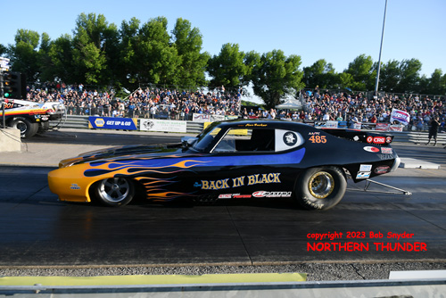 Alex Barker - 'Back In Black' (near lane) vs 
Steve Timoszyk - 'Detroit Tiger' (far lane)